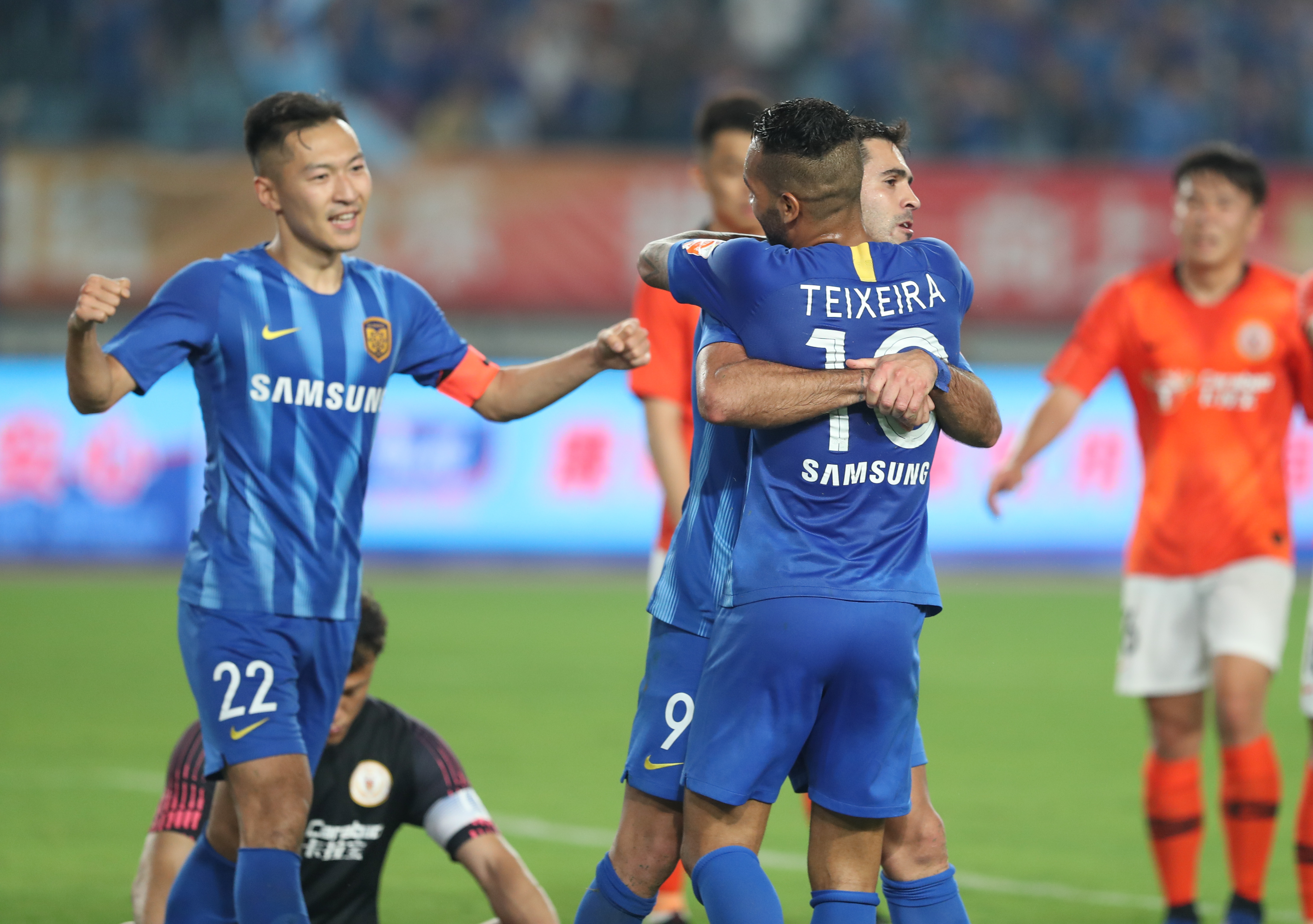 阿莱克斯·罗德里奎兹在 2010 年击出第 600 支本垒打，成为历史上最年轻的 600 轰球员